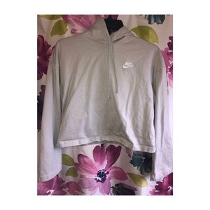Cropped Nike sweatshirt